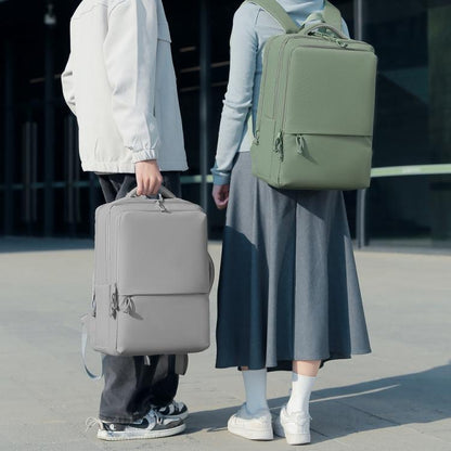 P960 Large Capacity Water Resistant Fashionable Backpack